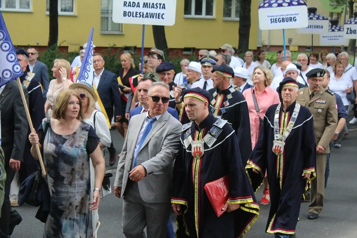 Zobacz paradę ceramiczną, która przeszła ulicami Bolesławca