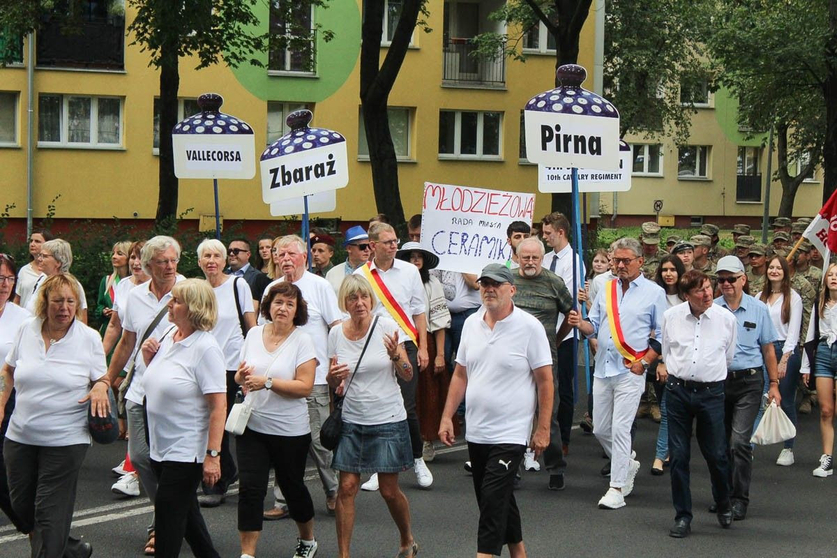Zobacz paradę ceramiczną, która przeszła ulicami Bolesławca