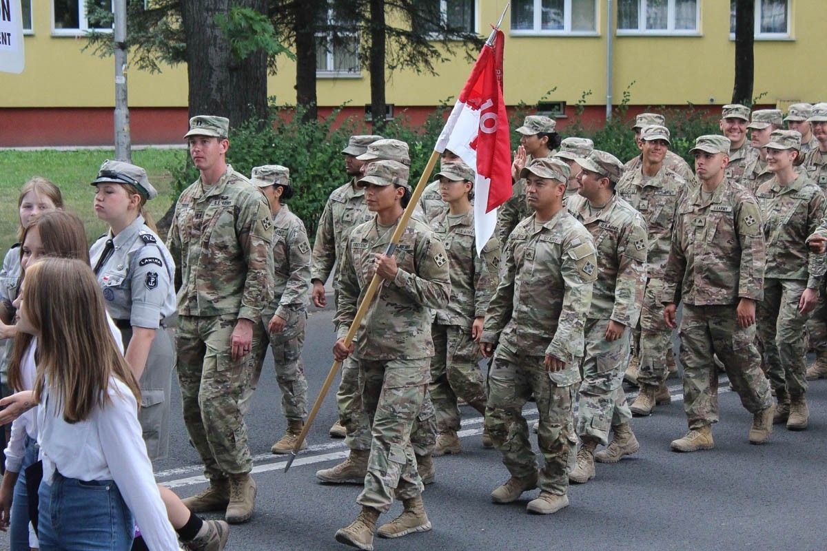 Zobacz paradę ceramiczną, która przeszła ulicami Bolesławca