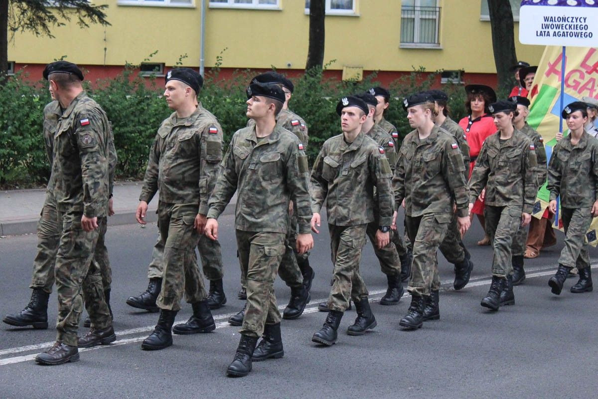 Zobacz paradę ceramiczną, która przeszła ulicami Bolesławca
