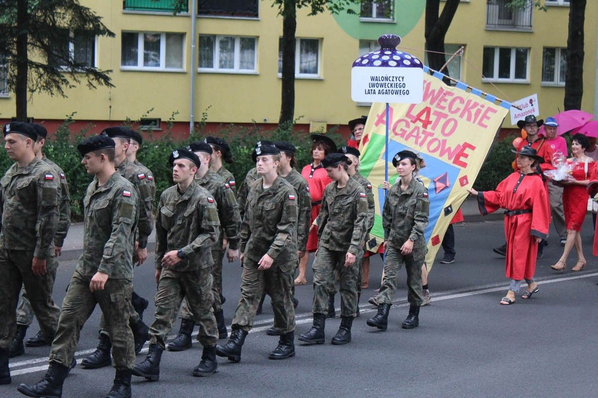 Zobacz paradę ceramiczną, która przeszła ulicami Bolesławca