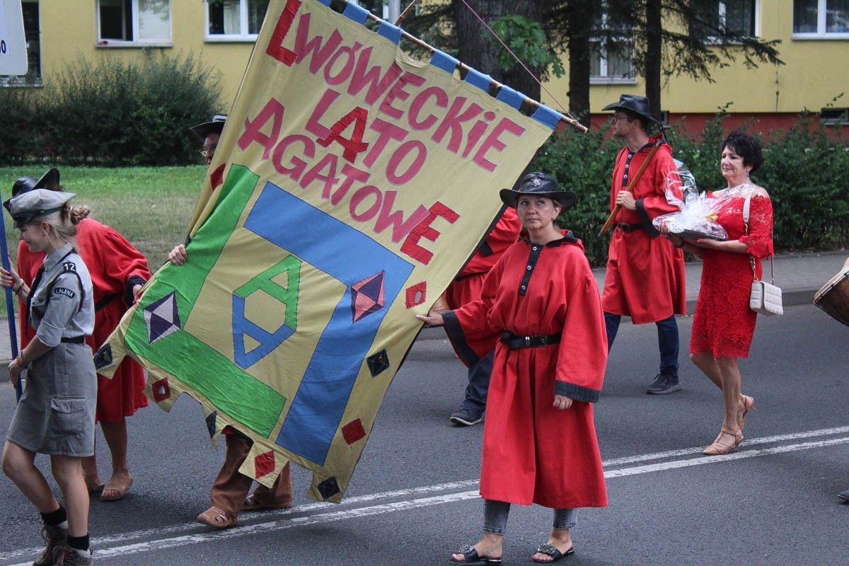 Zobacz paradę ceramiczną, która przeszła ulicami Bolesławca