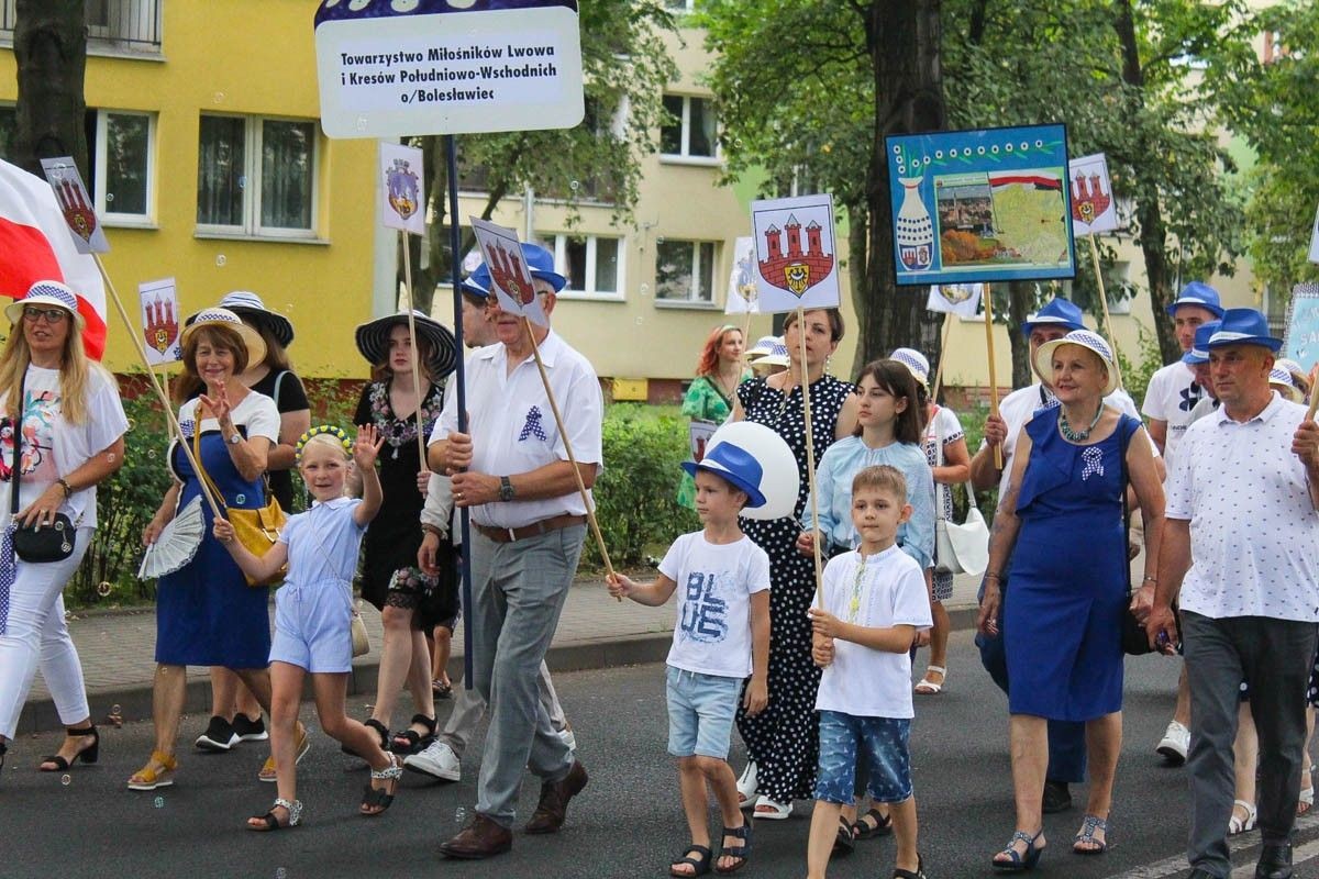 Zobacz paradę ceramiczną, która przeszła ulicami Bolesławca