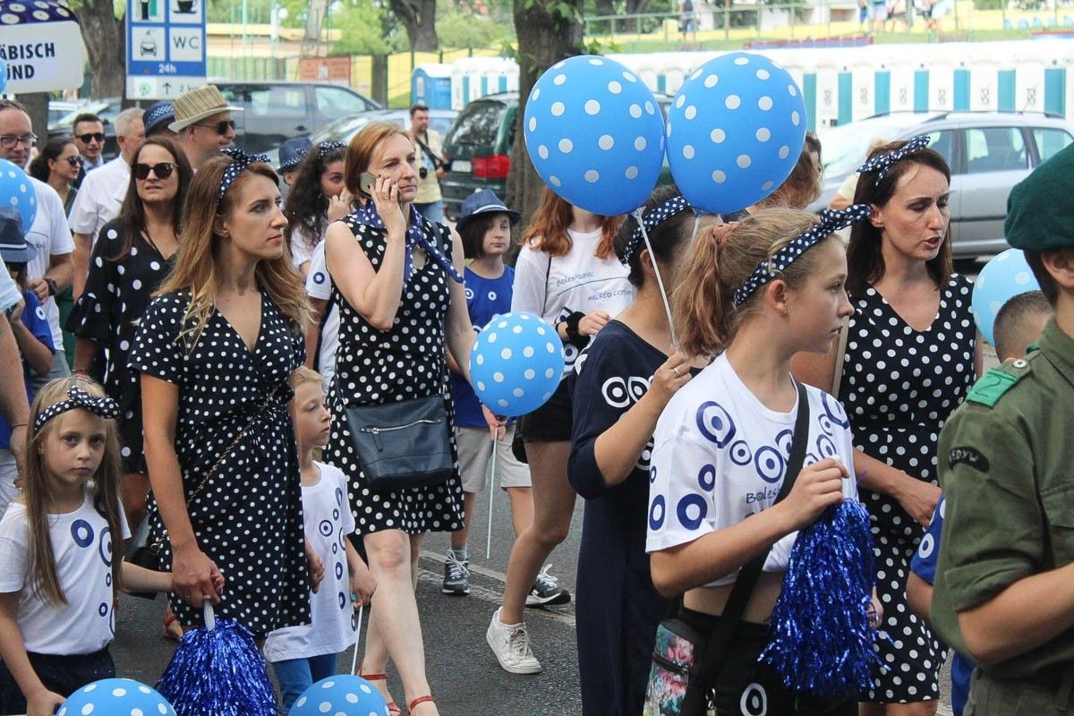 Zobacz paradę ceramiczną, która przeszła ulicami Bolesławca