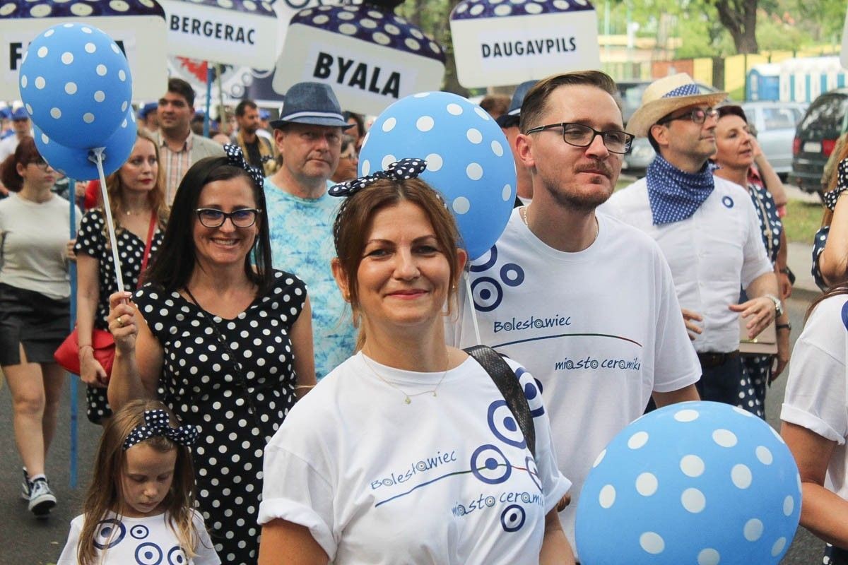 Zobacz paradę ceramiczną, która przeszła ulicami Bolesławca