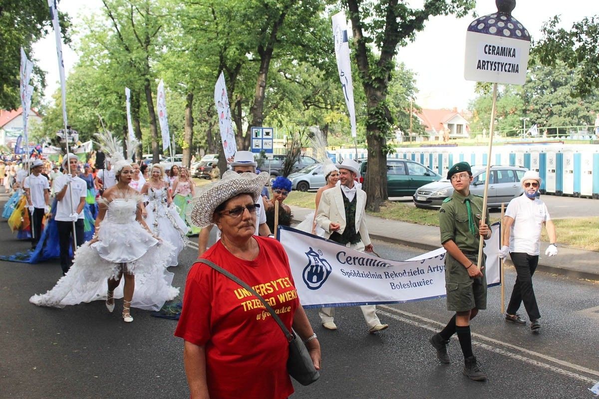 Zobacz paradę ceramiczną, która przeszła ulicami Bolesławca