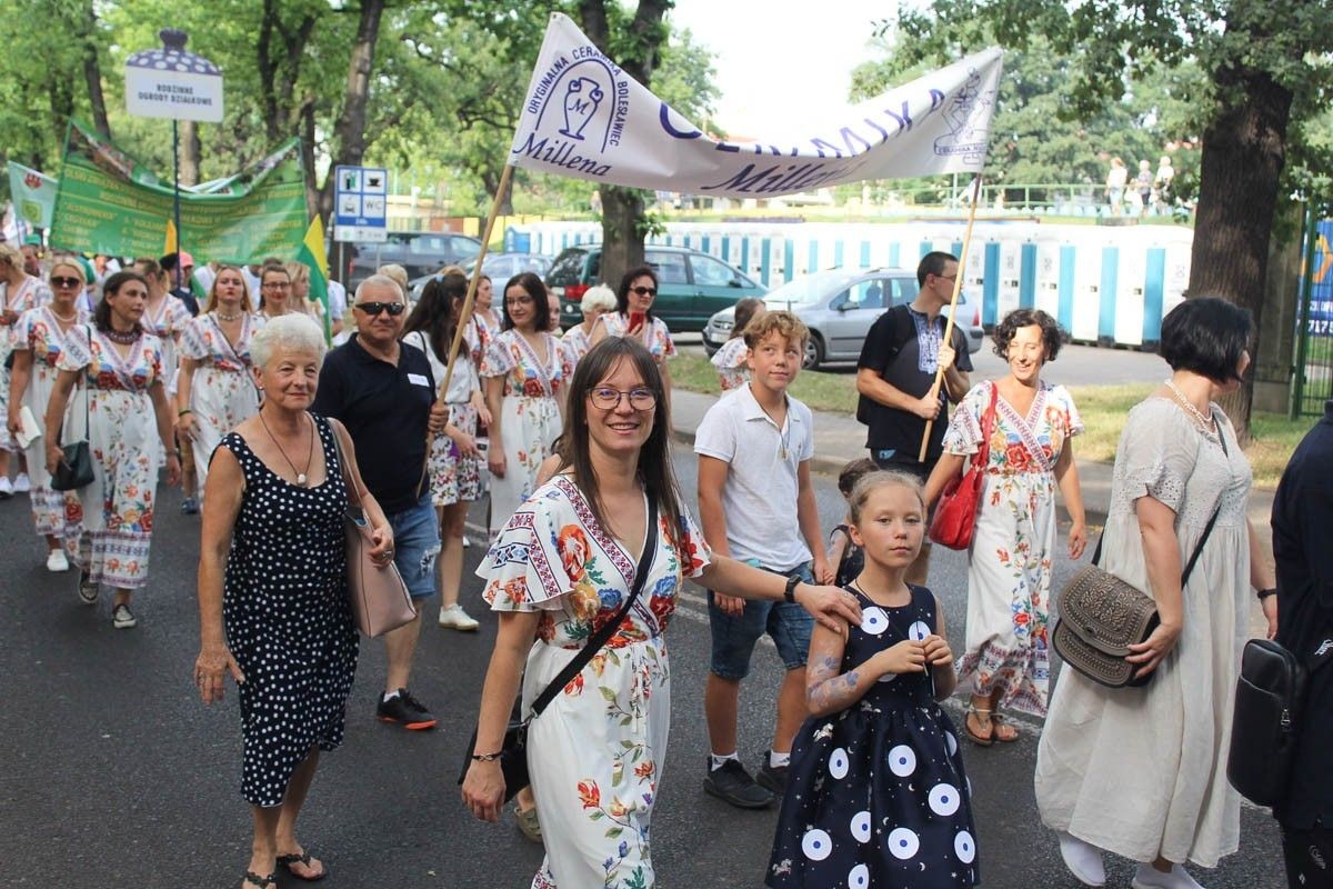 Zobacz paradę ceramiczną, która przeszła ulicami Bolesławca