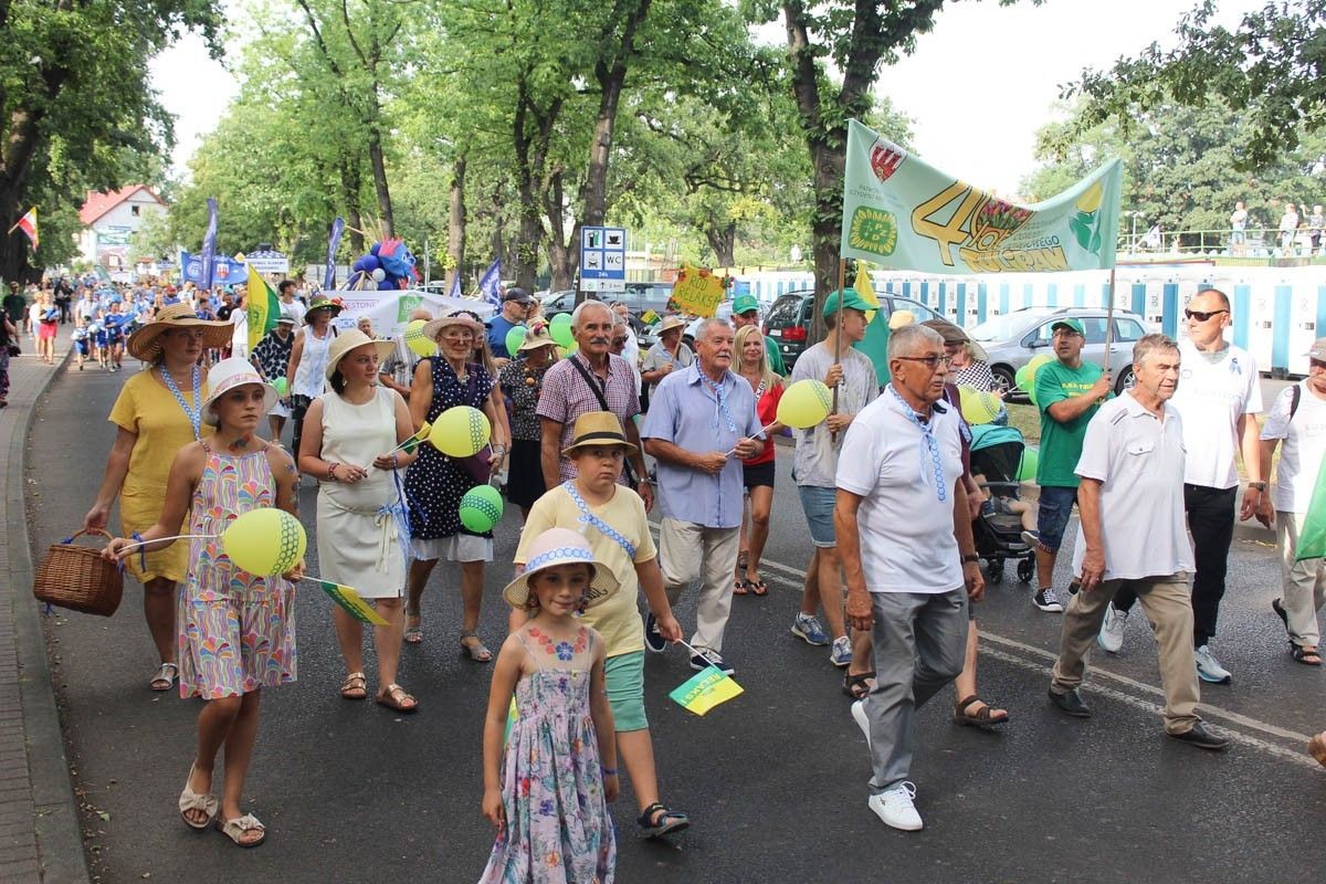 Zobacz paradę ceramiczną, która przeszła ulicami Bolesławca