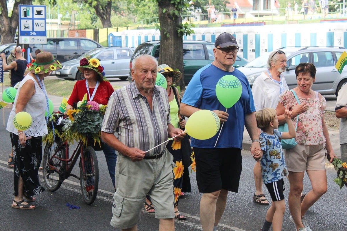 Zobacz paradę ceramiczną, która przeszła ulicami Bolesławca