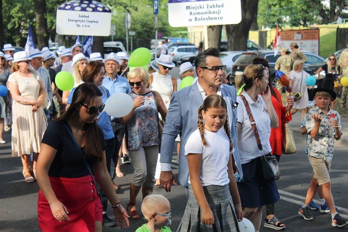 Zobacz paradę ceramiczną, która przeszła ulicami Bolesławca