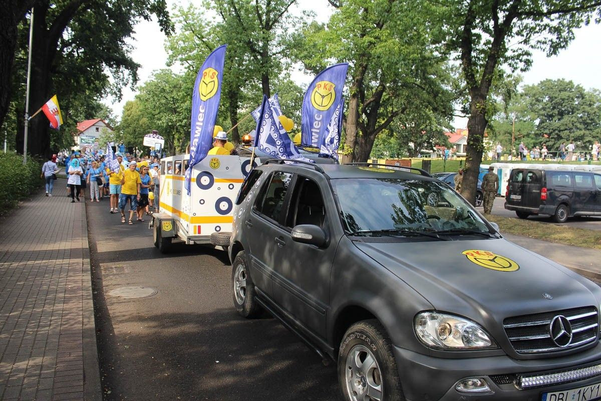 Zobacz paradę ceramiczną, która przeszła ulicami Bolesławca