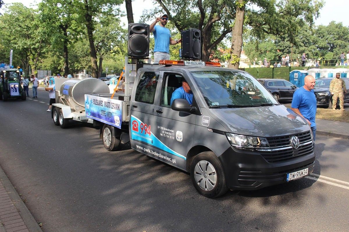 Zobacz paradę ceramiczną, która przeszła ulicami Bolesławca