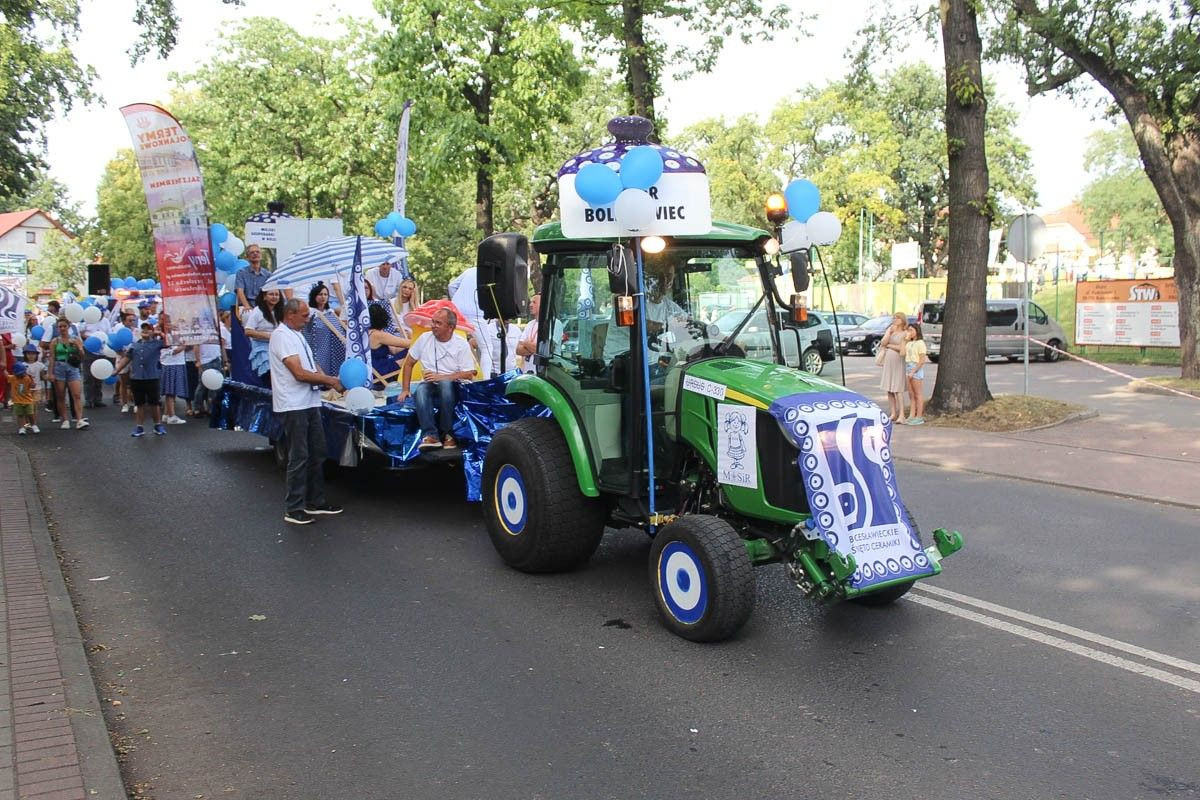 Zobacz paradę ceramiczną, która przeszła ulicami Bolesławca
