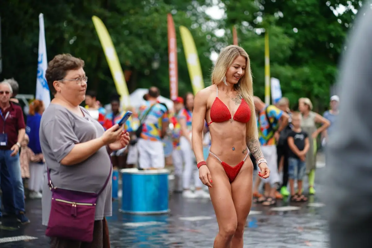 Glina Show: Katy Janowiec