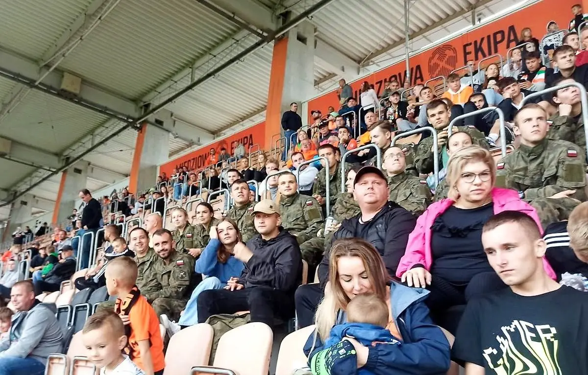 Elewi, którzy szkolą się w Bolesławcu, w czasie wolnym