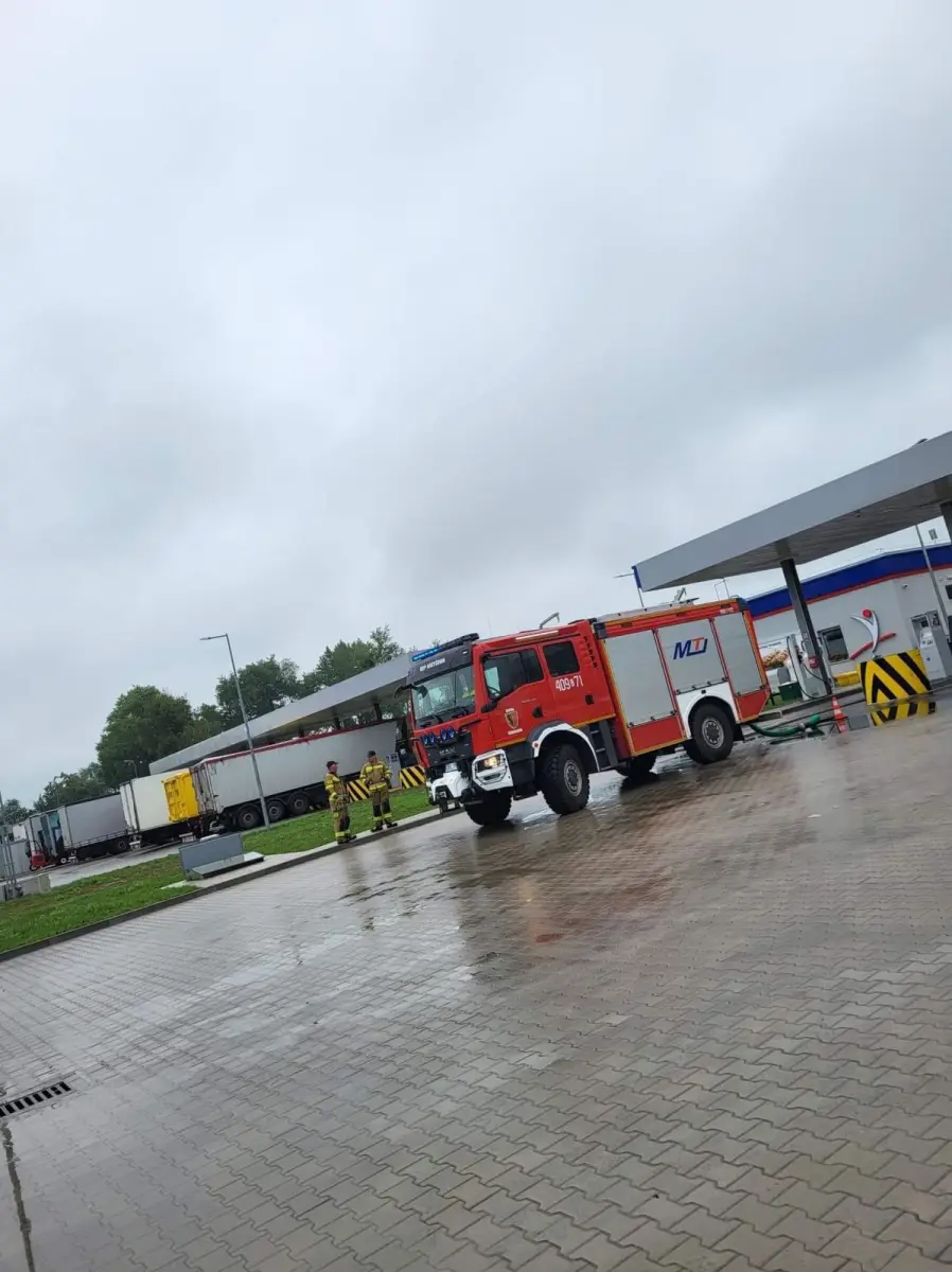 Działania strażaków na stacjach paliw