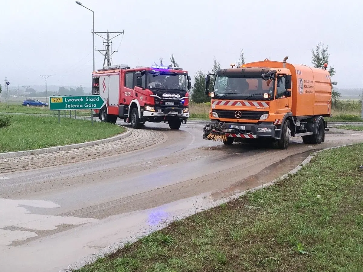 Akcja służb na rondzie