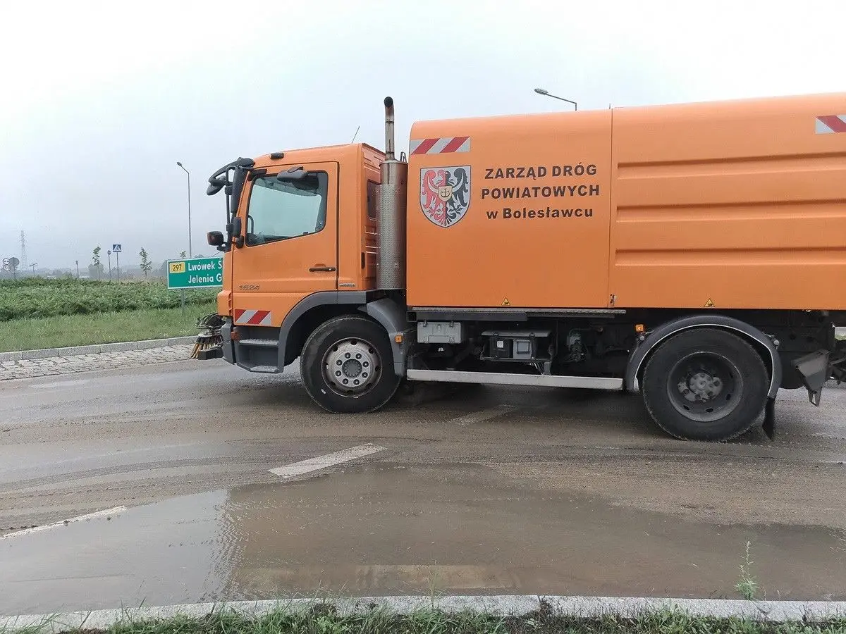 Akcja służb na rondzie