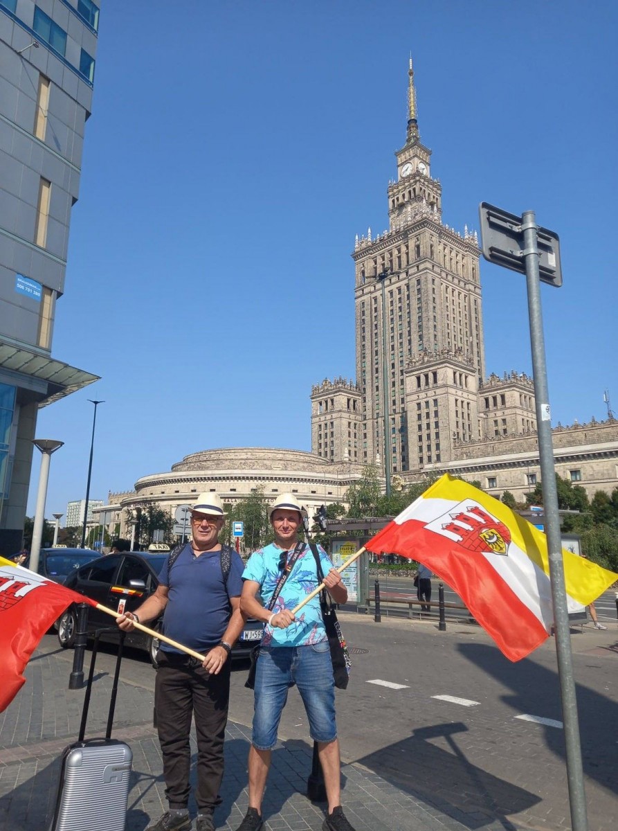 Finał drugiej edycji Tour de Konstytucja:Halina Gniewek  Kinga Gęsicka-Biały jako glinoludka oraz Bartek Mania i Zbigniew Złotkowski