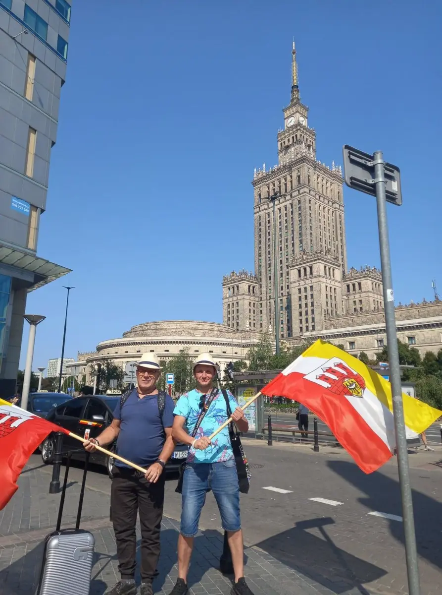 Finał drugiej edycji Tour de Konstytucja:Halina Gniewek  Kinga Gęsicka-Biały jako glinoludka oraz Bartek Mania i Zbigniew Złotkowski