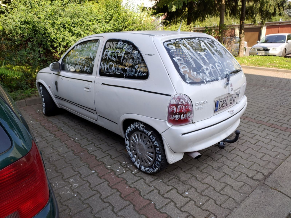 Zaciapane auto przy ulicy Cichej