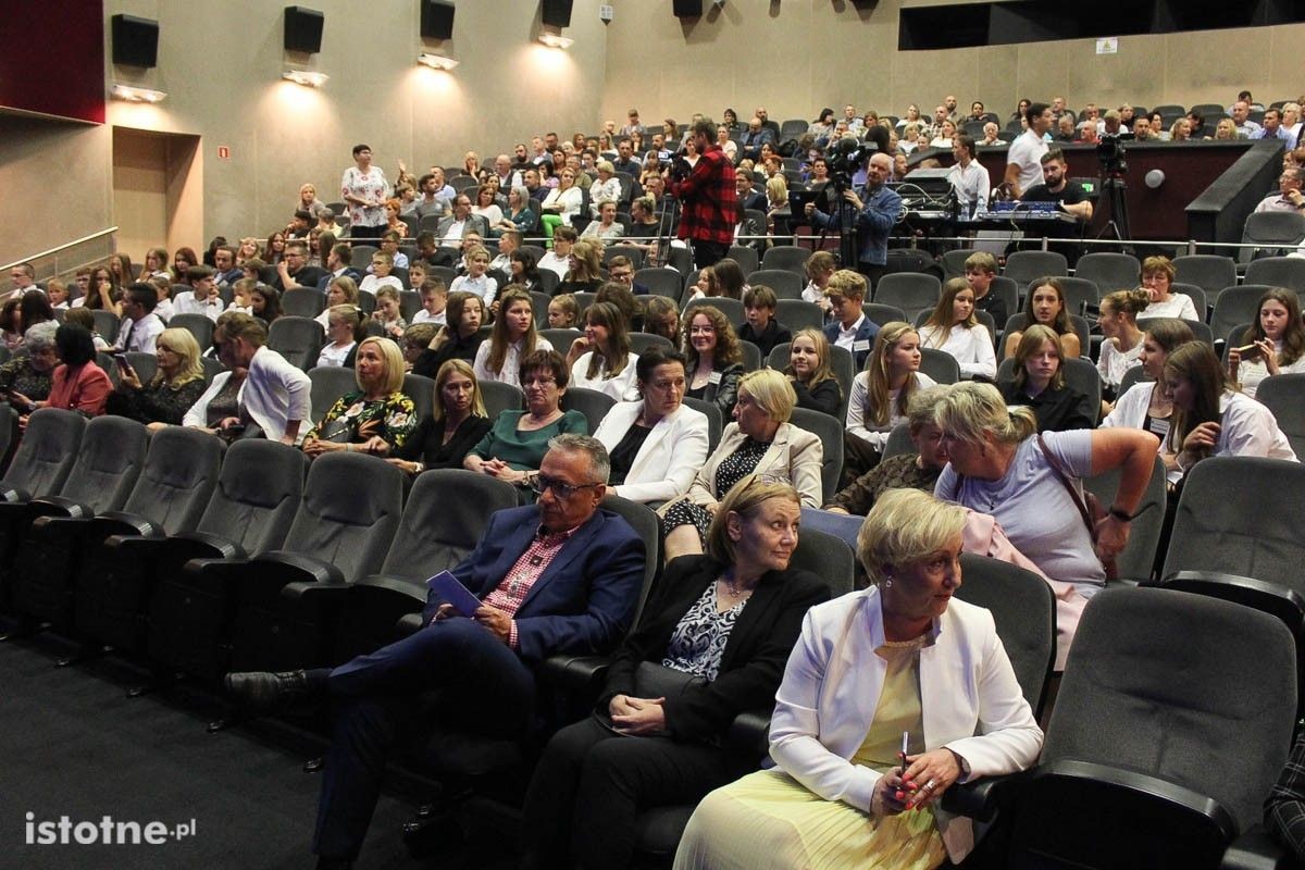 Najzdolniejsi uczniowie nagrodzeni na gali „Pan Prezydent zaprasza”