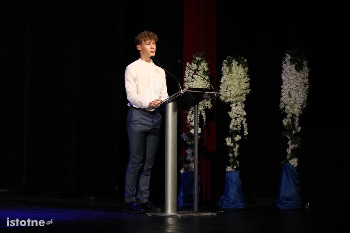 Najzdolniejsi uczniowie nagrodzeni na gali „Pan Prezydent zaprasza”