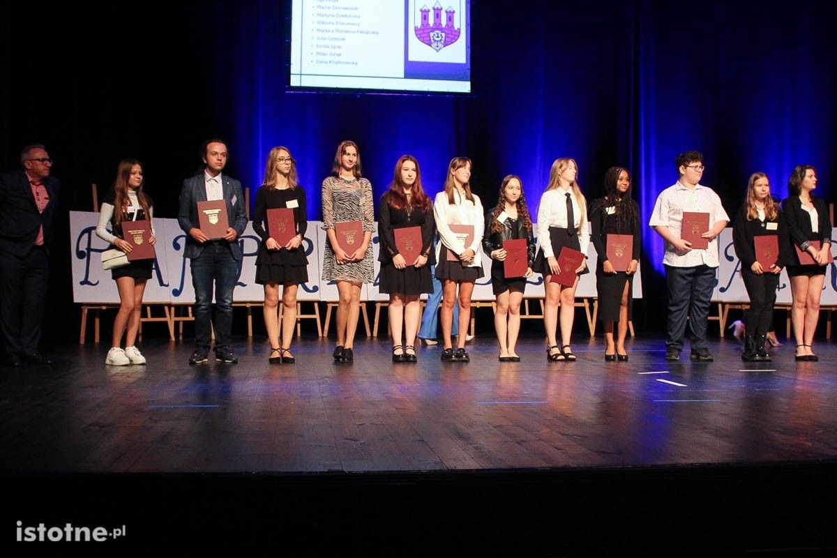 Najzdolniejsi uczniowie nagrodzeni na gali „Pan Prezydent zaprasza”