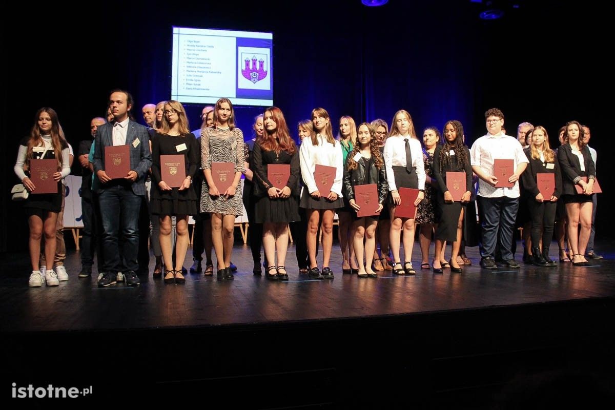 Najzdolniejsi uczniowie nagrodzeni na gali „Pan Prezydent zaprasza”