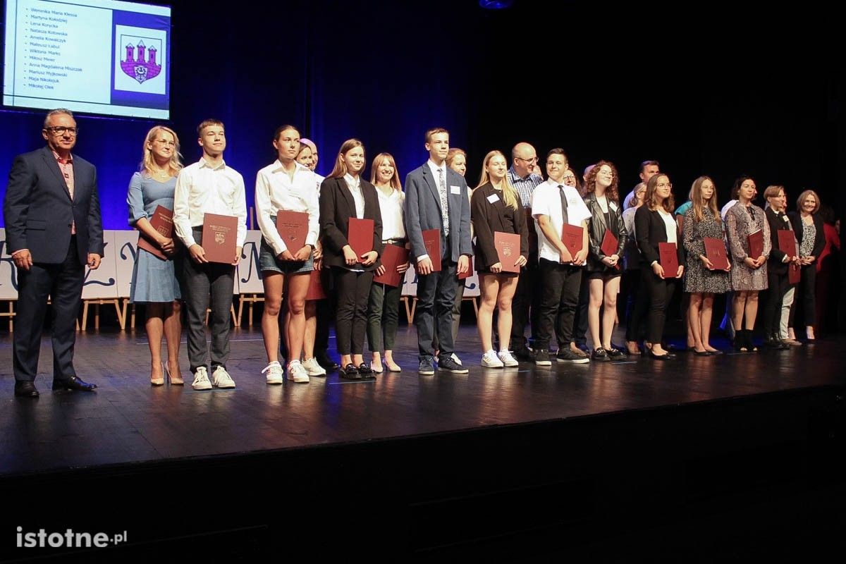 Najzdolniejsi uczniowie nagrodzeni na gali „Pan Prezydent zaprasza”