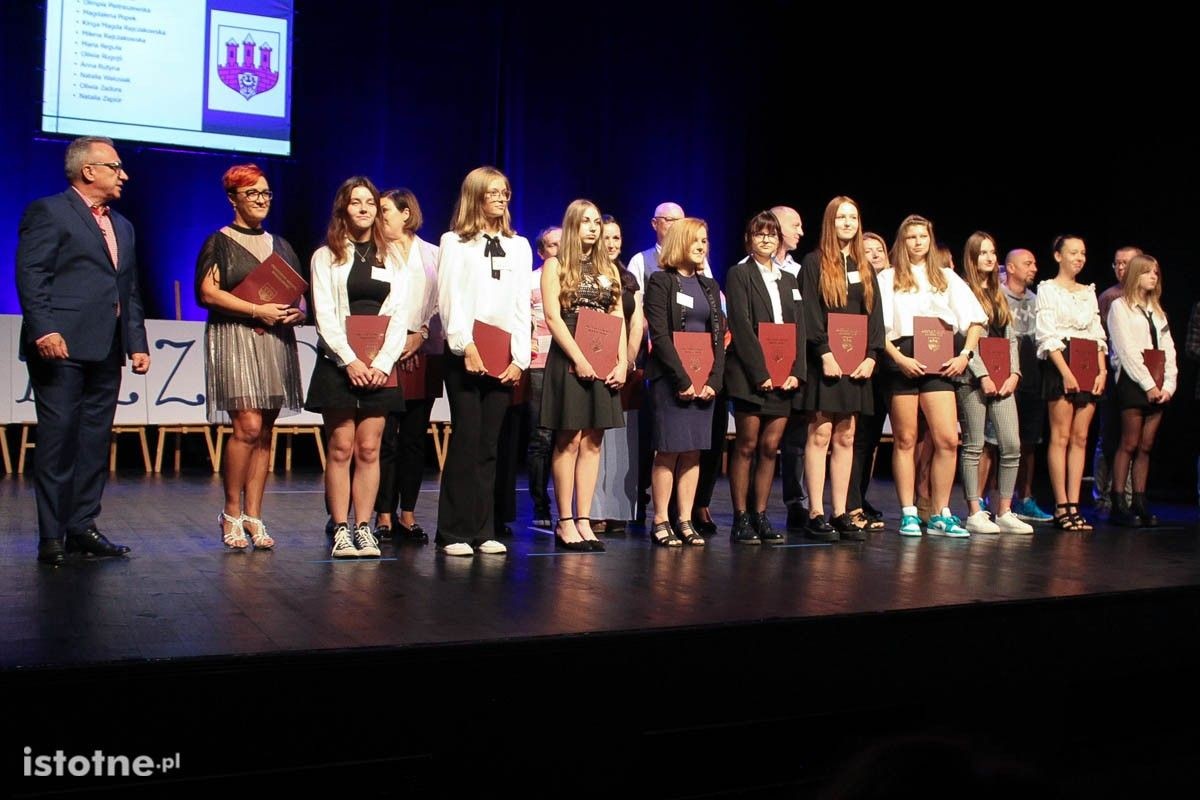 Najzdolniejsi uczniowie nagrodzeni na gali „Pan Prezydent zaprasza”