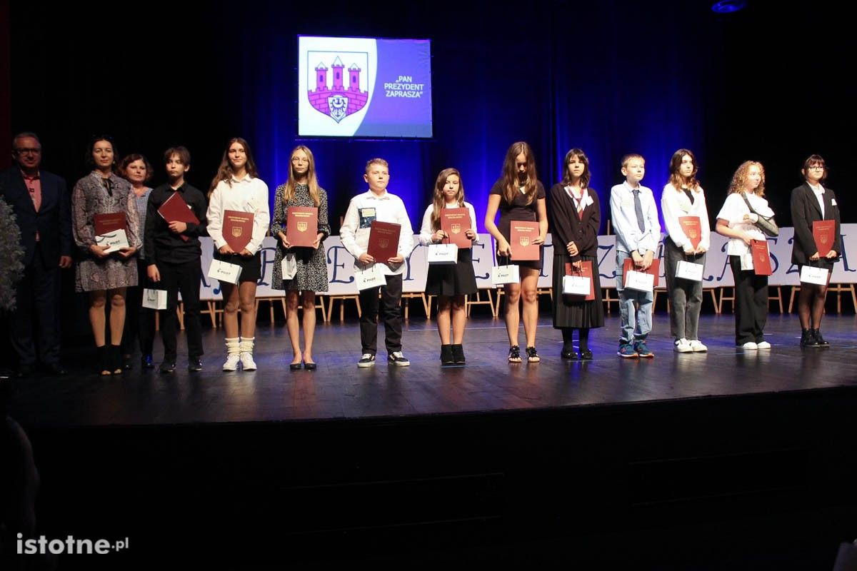 Najzdolniejsi uczniowie nagrodzeni na gali „Pan Prezydent zaprasza”