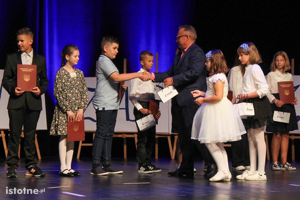 Najzdolniejsi uczniowie nagrodzeni na gali „Pan Prezydent zaprasza”