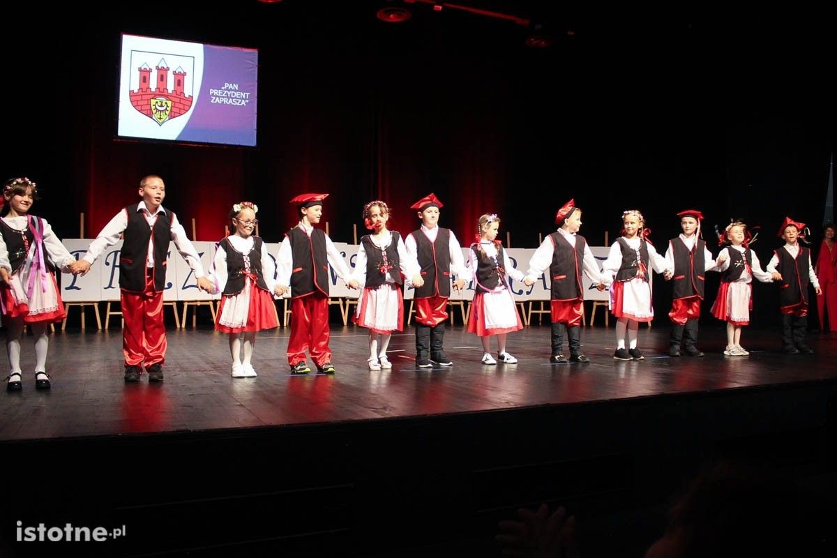 Najzdolniejsi uczniowie nagrodzeni na gali „Pan Prezydent zaprasza”