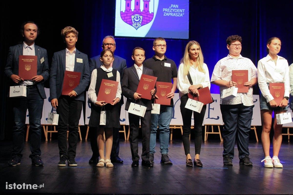 Najzdolniejsi uczniowie nagrodzeni na gali „Pan Prezydent zaprasza”