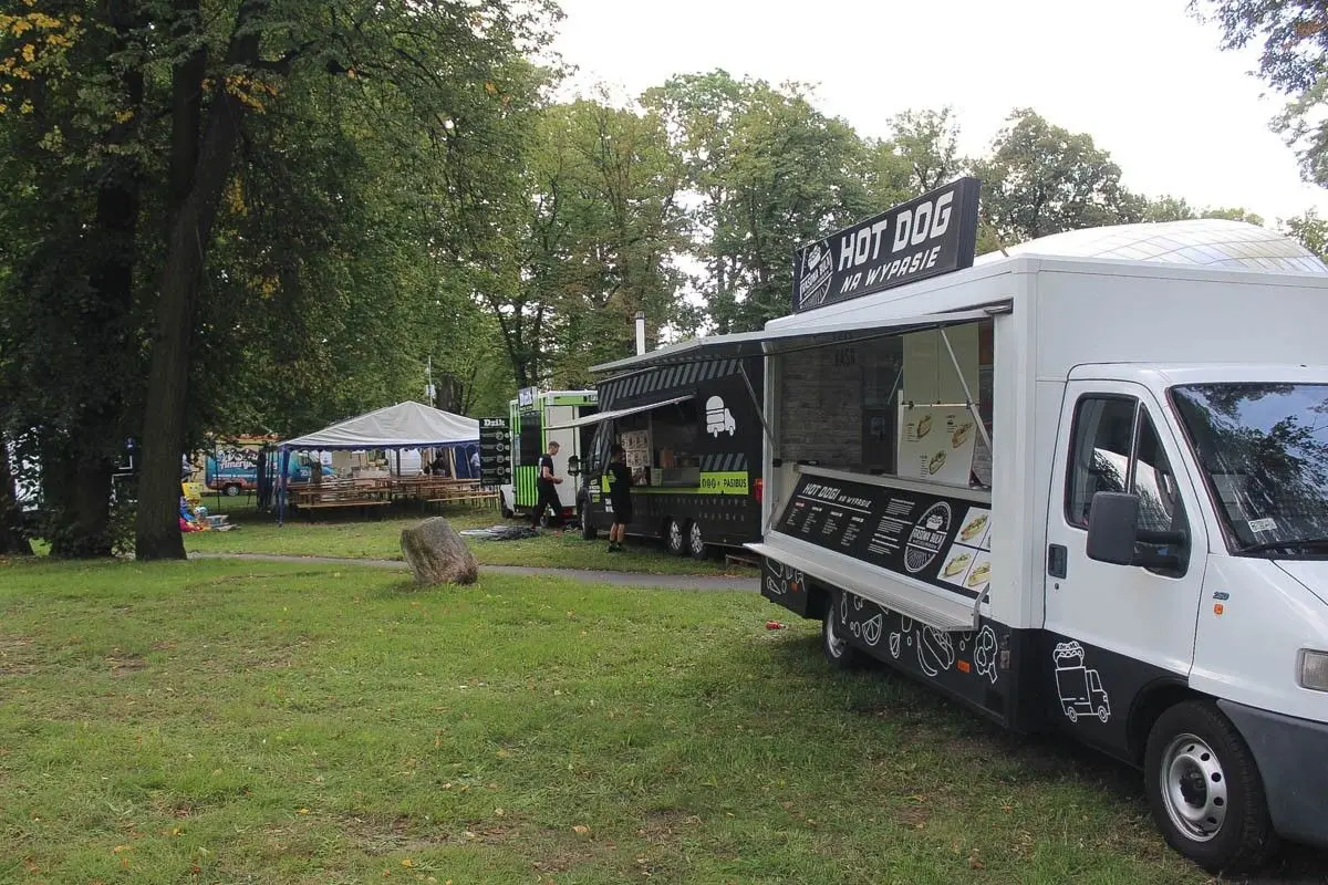 Food Trucki w parku Bonina w Bolesławcu