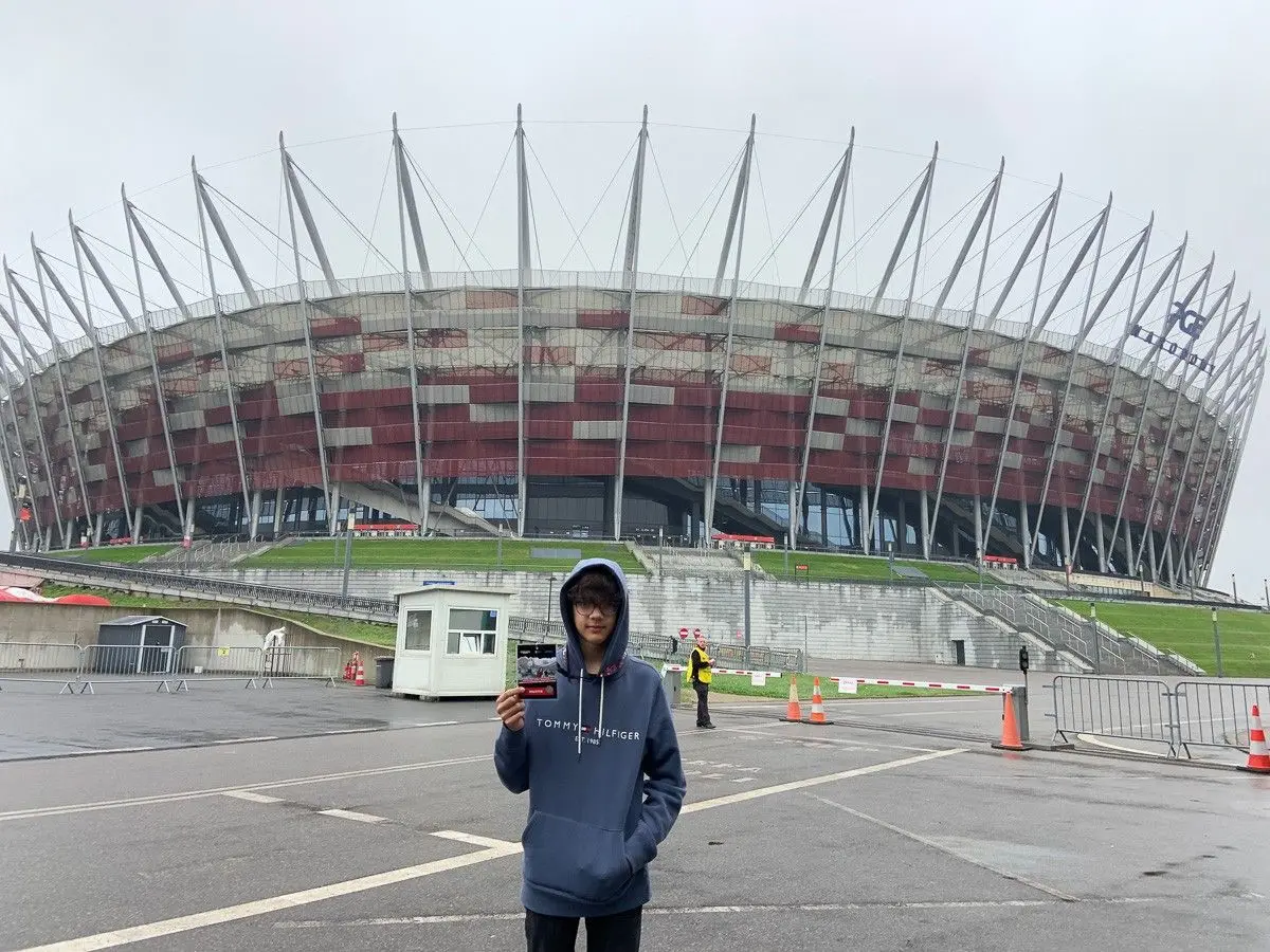 Wojtek Stefańczyk, gitarzysta z Bolesławca, zagrał na PGE Narodowym