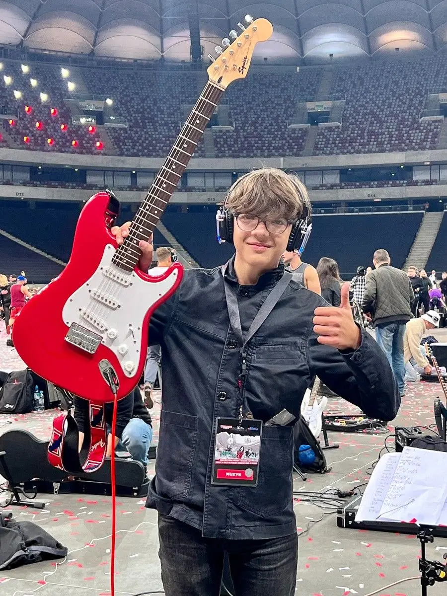 Wojtek Stefańczyk, gitarzysta z Bolesławca, zagrał na PGE Narodowym