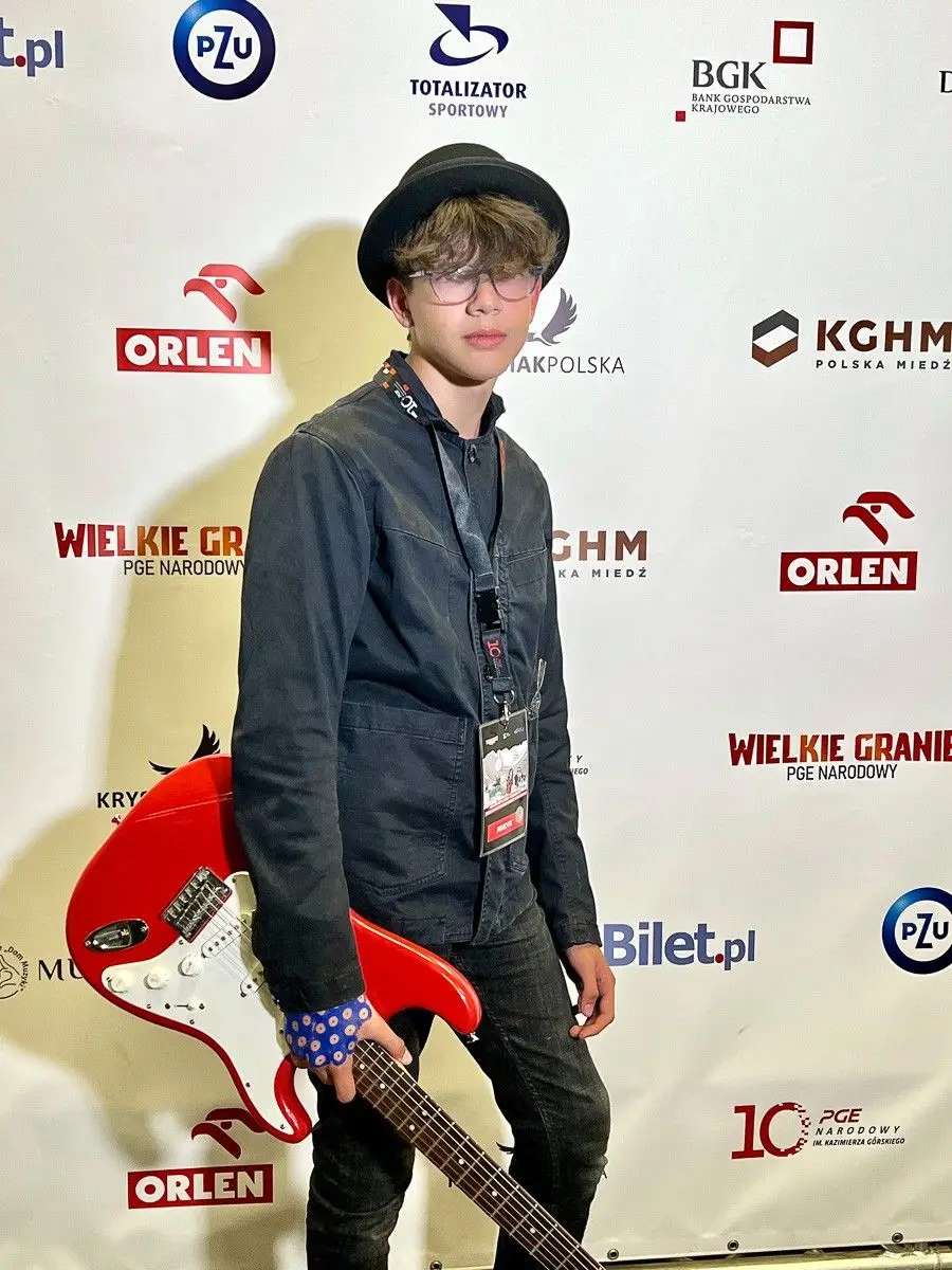 Wojtek Stefańczyk, gitarzysta z Bolesławca, zagrał na PGE Narodowym
