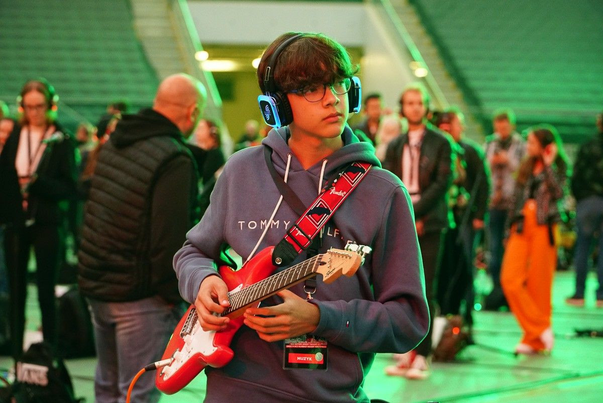 Wojtek Stefańczyk, gitarzysta z Bolesławca, zagrał na PGE Narodowym