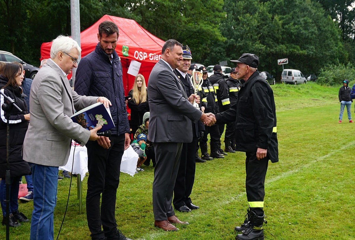 Zawody strażackie i nowy wóz dla druhów z Nowogrodźca