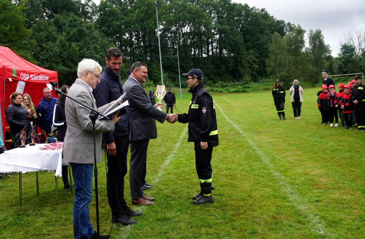 Zawody strażackie i nowy wóz dla druhów z Nowogrodźca
