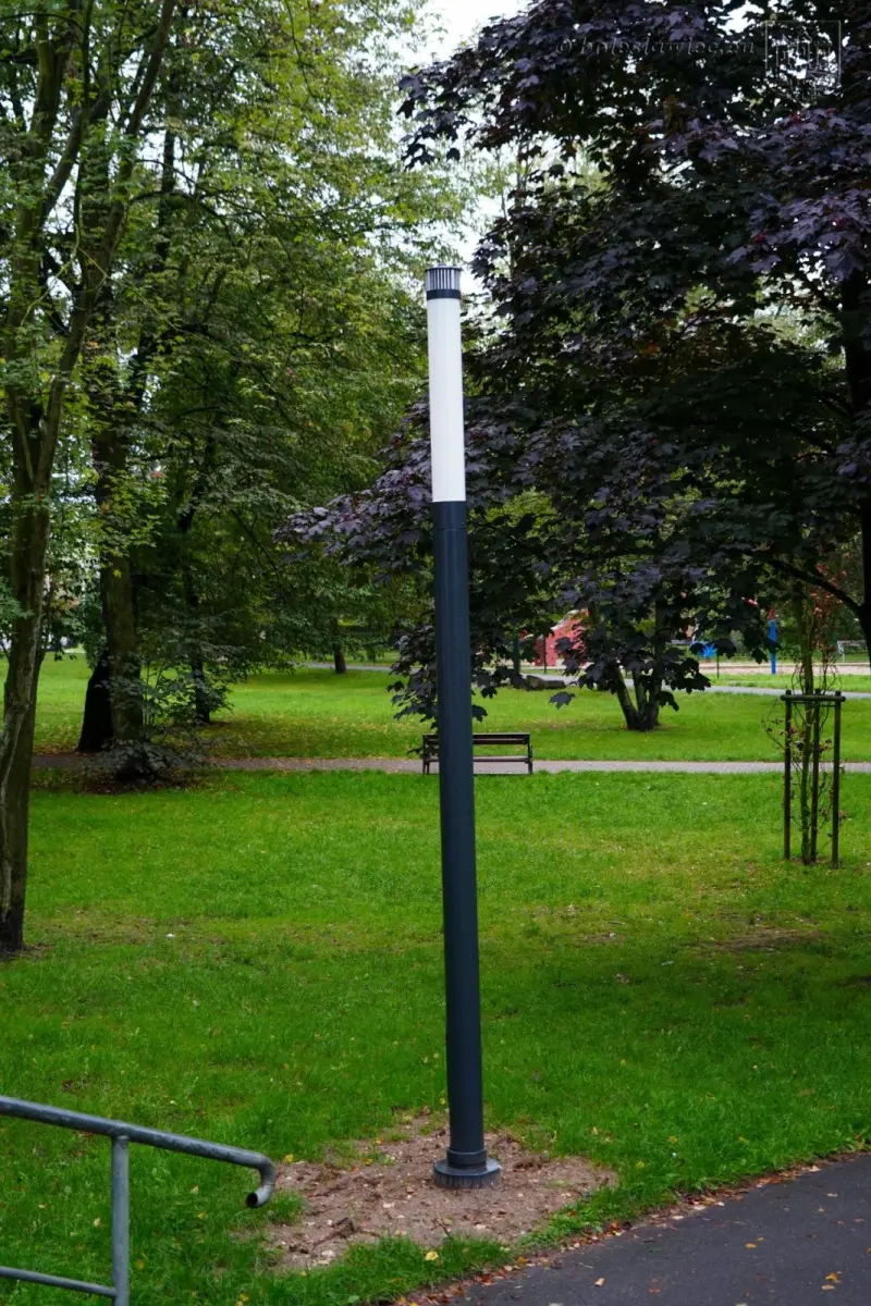 Park Bonina oświetlony