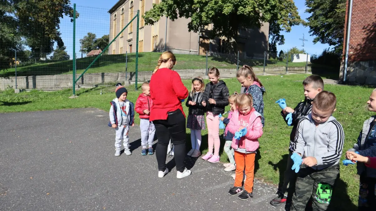 Maluchy z Osłej wzięły udział w akcji „Sprzątanie świata”