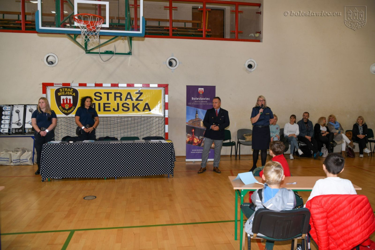 17 drużyn ze szkół podstawowych rywalizowało w konkursie z Nami Bezpieczniej