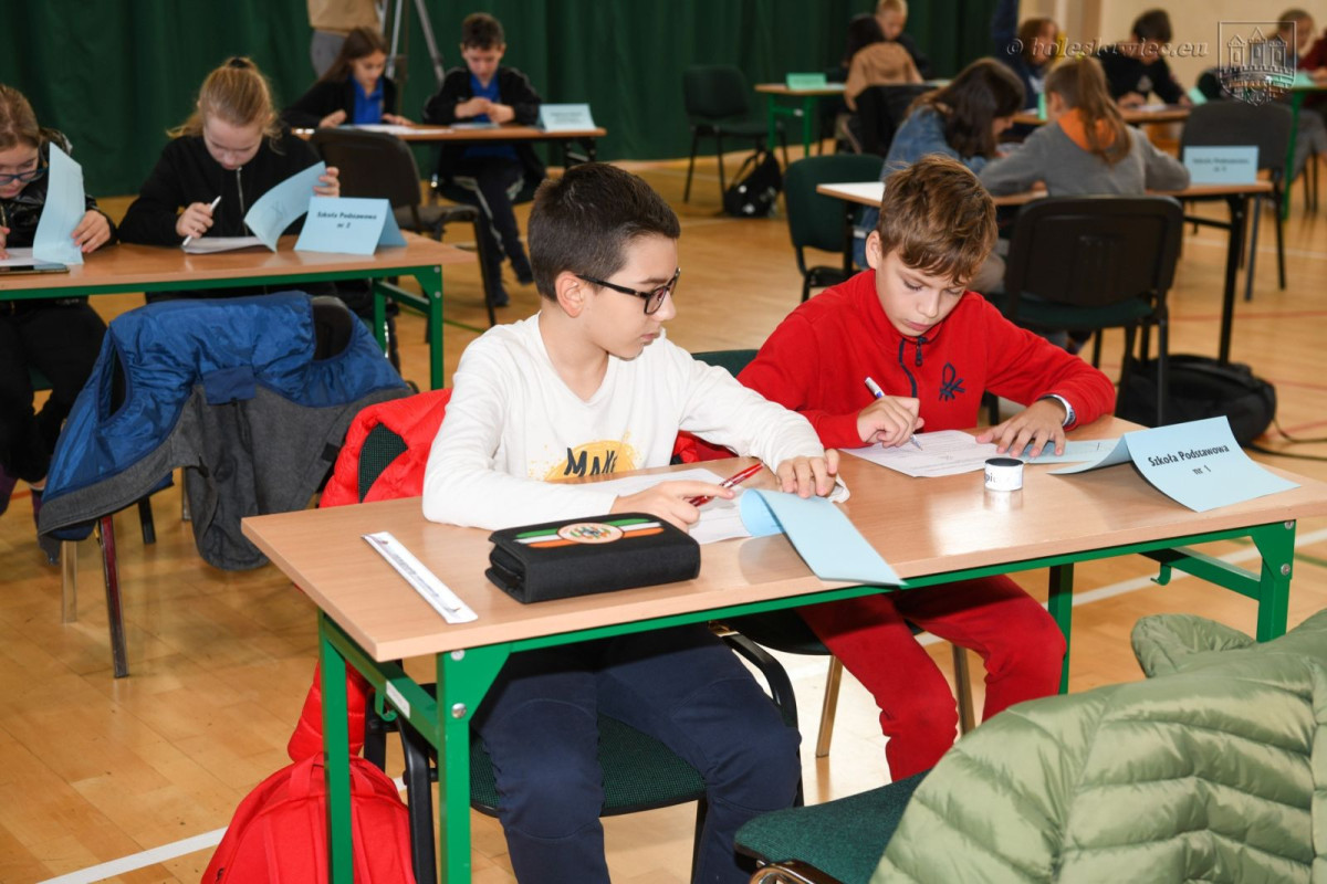 17 drużyn ze szkół podstawowych rywalizowało w konkursie z Nami Bezpieczniej