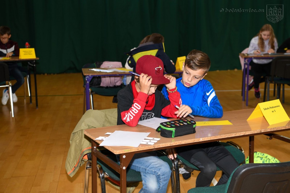 17 drużyn ze szkół podstawowych rywalizowało w konkursie z Nami Bezpieczniej