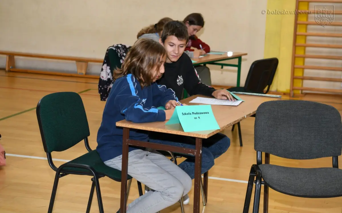 17 drużyn ze szkół podstawowych rywalizowało w konkursie z Nami Bezpieczniej
