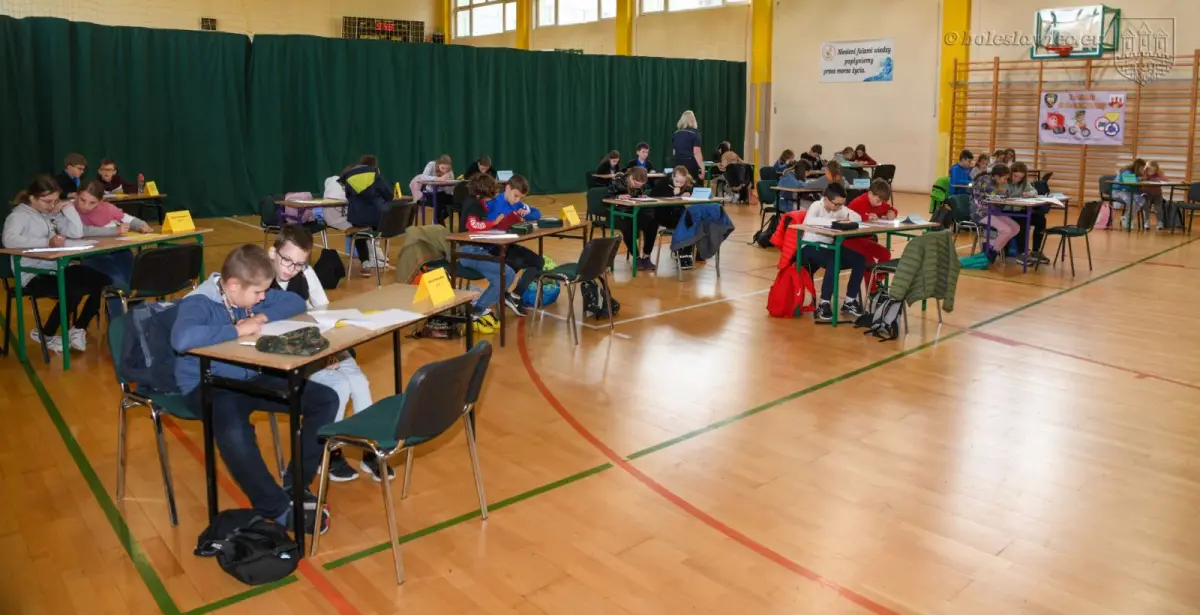 17 drużyn ze szkół podstawowych rywalizowało w konkursie z Nami Bezpieczniej