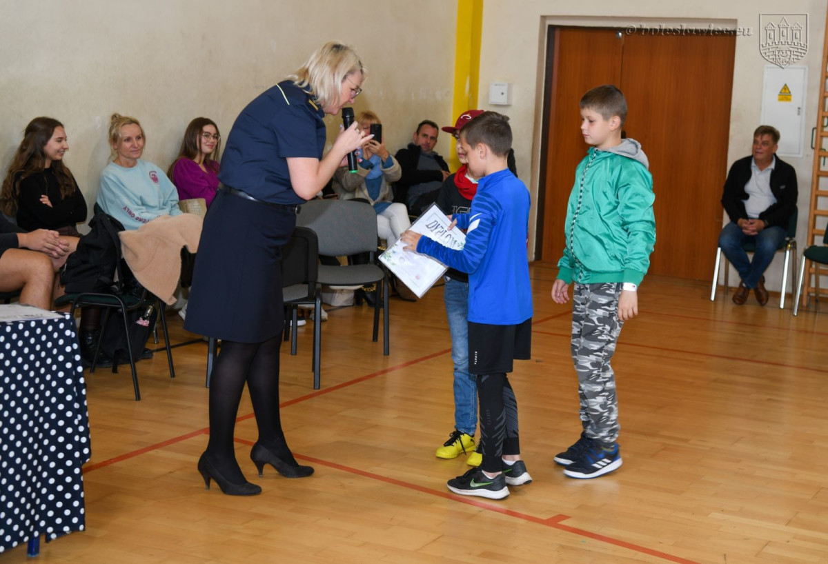 17 drużyn ze szkół podstawowych rywalizowało w konkursie z Nami Bezpieczniej